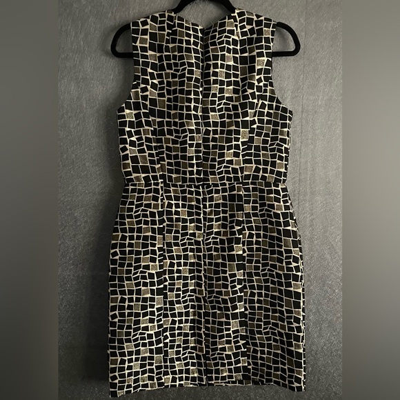 Taylor Metallic Sheath Sleeveless Dress W/Pockets & Beaded Neckline Sz 10 - Picture 2 of 10